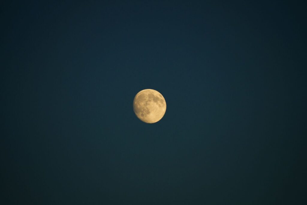 Moon in 1st House Synastry: Why It Feels So Familiar Moon in 1st House Synastry